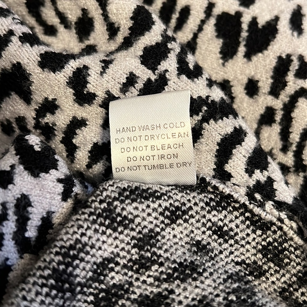 J.NNA Dolman Sleeve Sweater - Picture 6 of 6